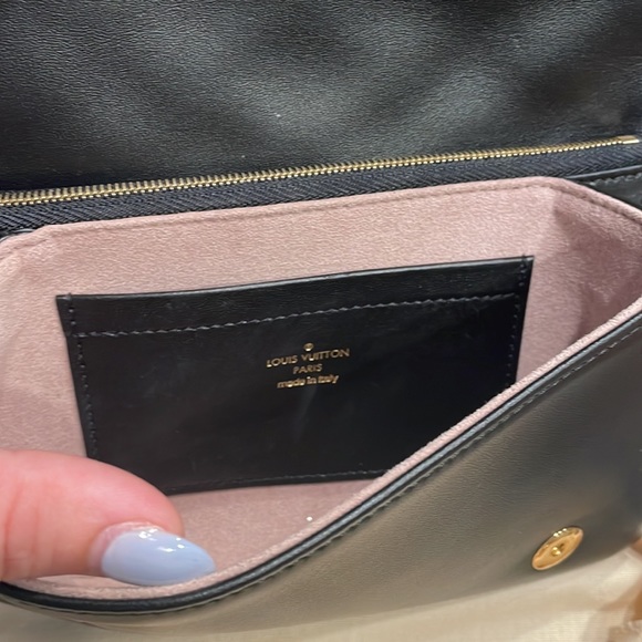 Louis Vuitton Bag - Picture 3 of 5